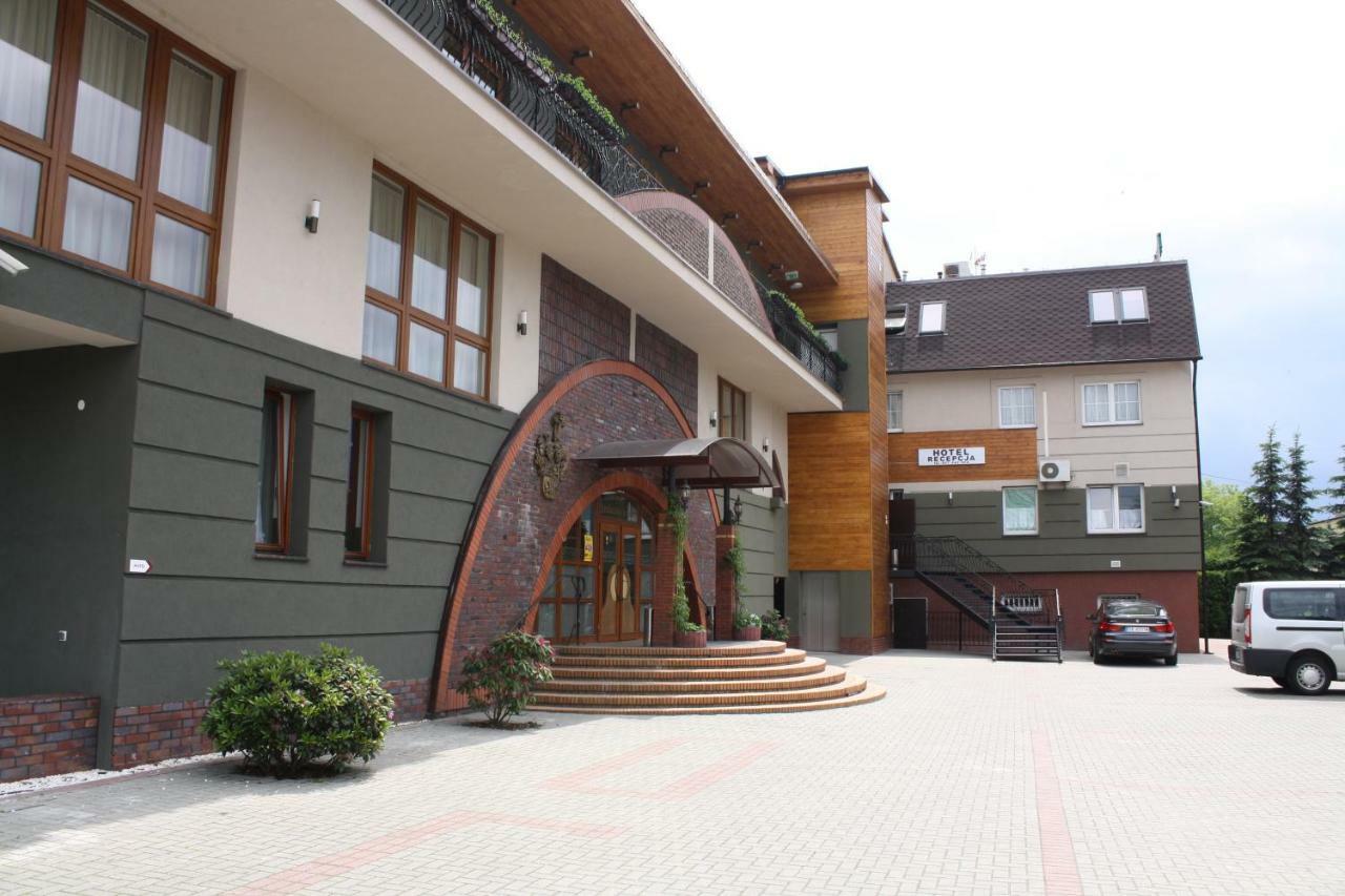 Hotel Pinocy Ledziny Kültér fotó