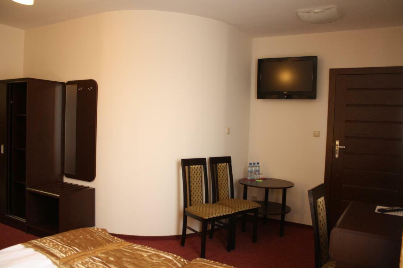 Hotel Pinocy Ledziny Kültér fotó