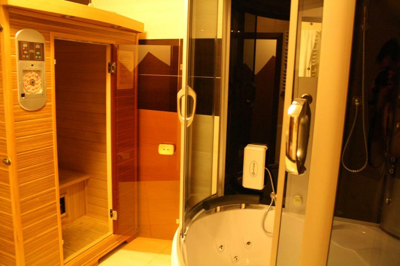 Hotel Pinocy Ledziny Kültér fotó