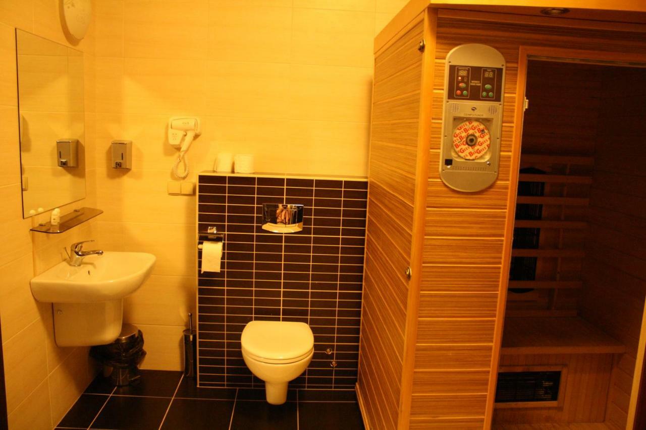 Hotel Pinocy Ledziny Kültér fotó