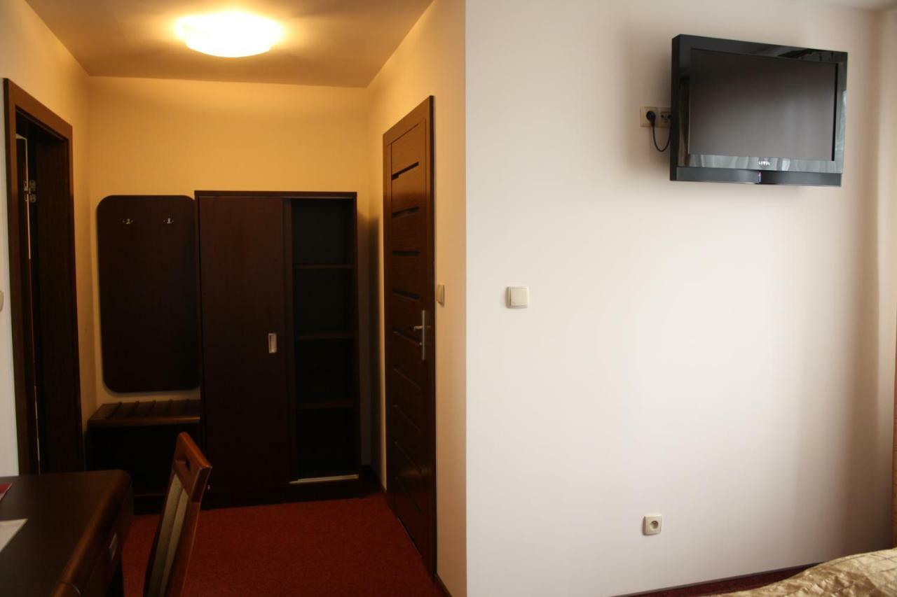 Hotel Pinocy Ledziny Kültér fotó