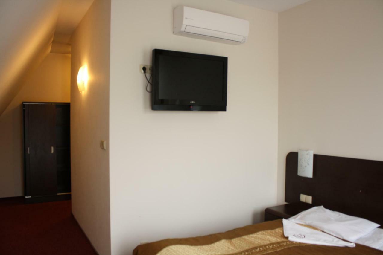 Hotel Pinocy Ledziny Kültér fotó