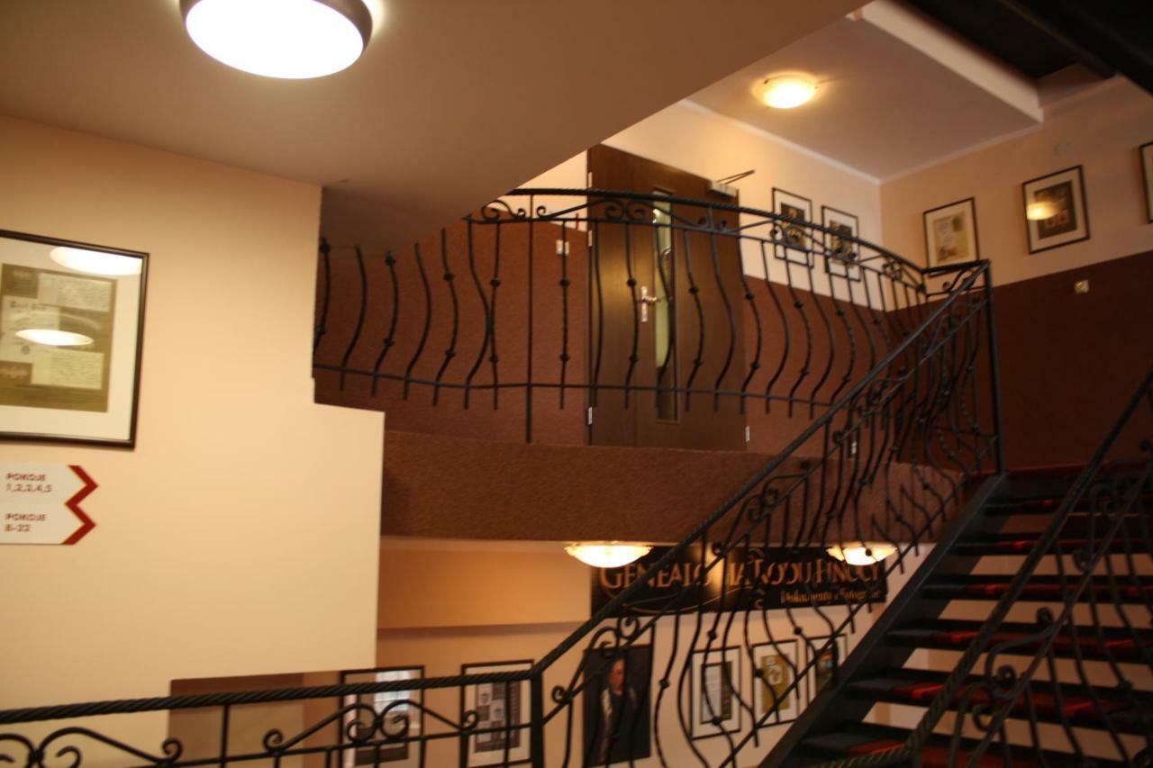 Hotel Pinocy Ledziny Kültér fotó